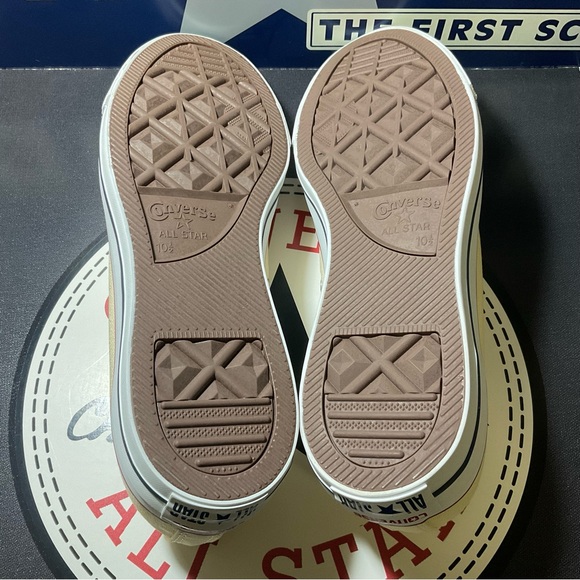 Converse Men's Chuck Taylor Natural White Low Top - Picture 5 of 6